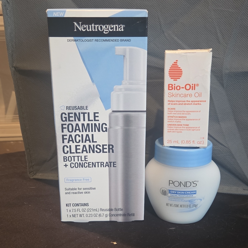 Neutrogena Gentle Foaming Facial Cleanser - White and Blue